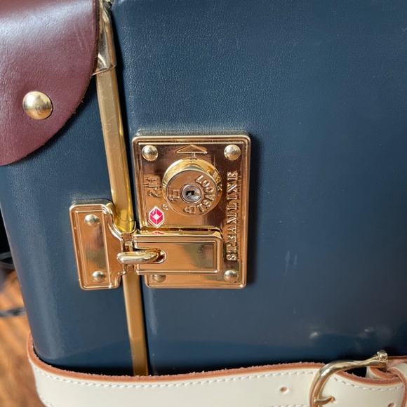 StreamLine Luggage The Architect Spinner - Picture 7 of 16